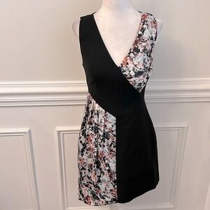 BCBGMAXAZRIA Color Blocked V Neck Dress